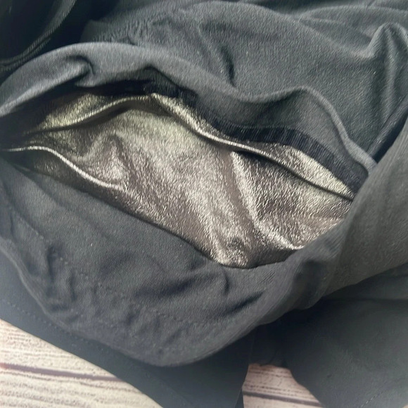 Women Under Armour black shorts size Small - Picture 3 of 5